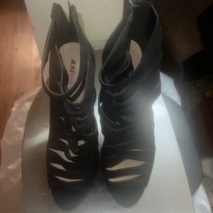 Black and gold just fab heels